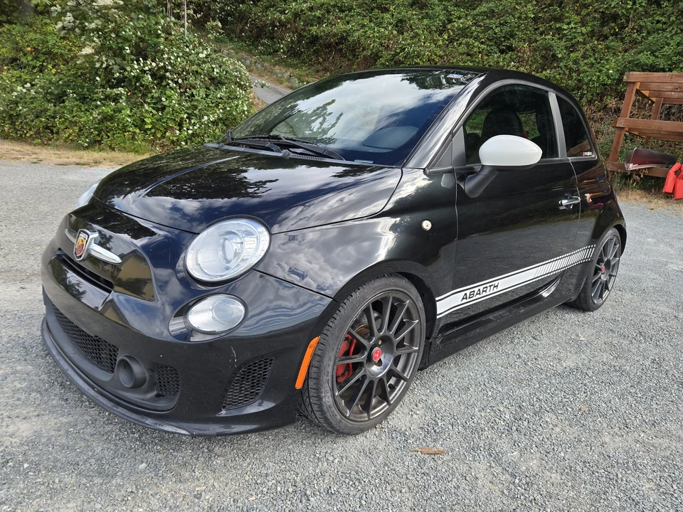 2013 Fiat Abarth 500 - Image 2 of 31