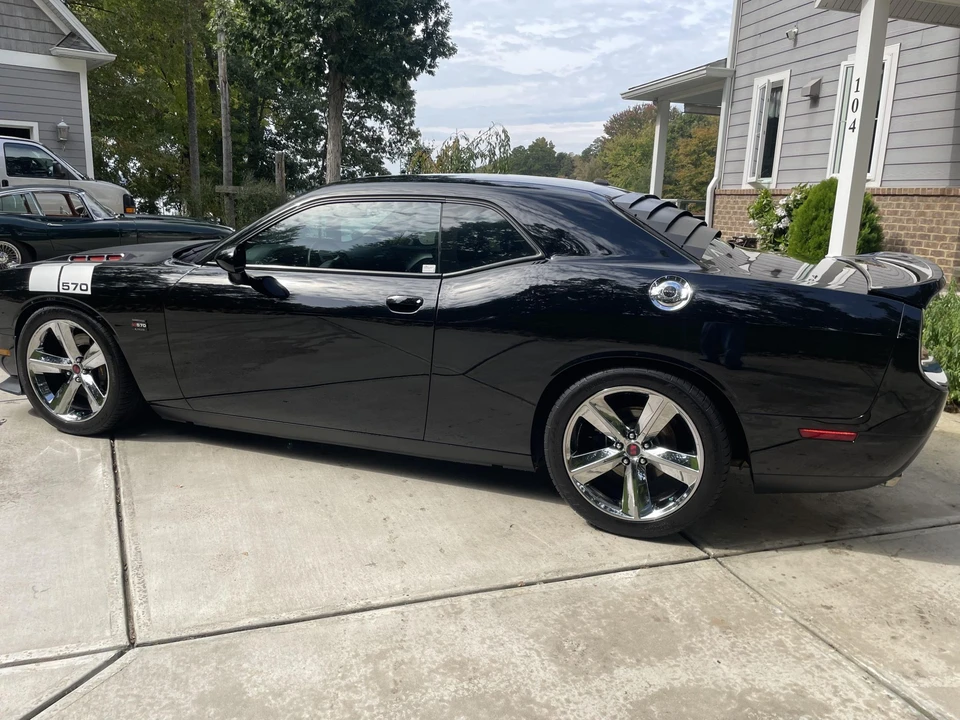 2014 Dodge Challenger 3rd Gen - Image 11 of 31