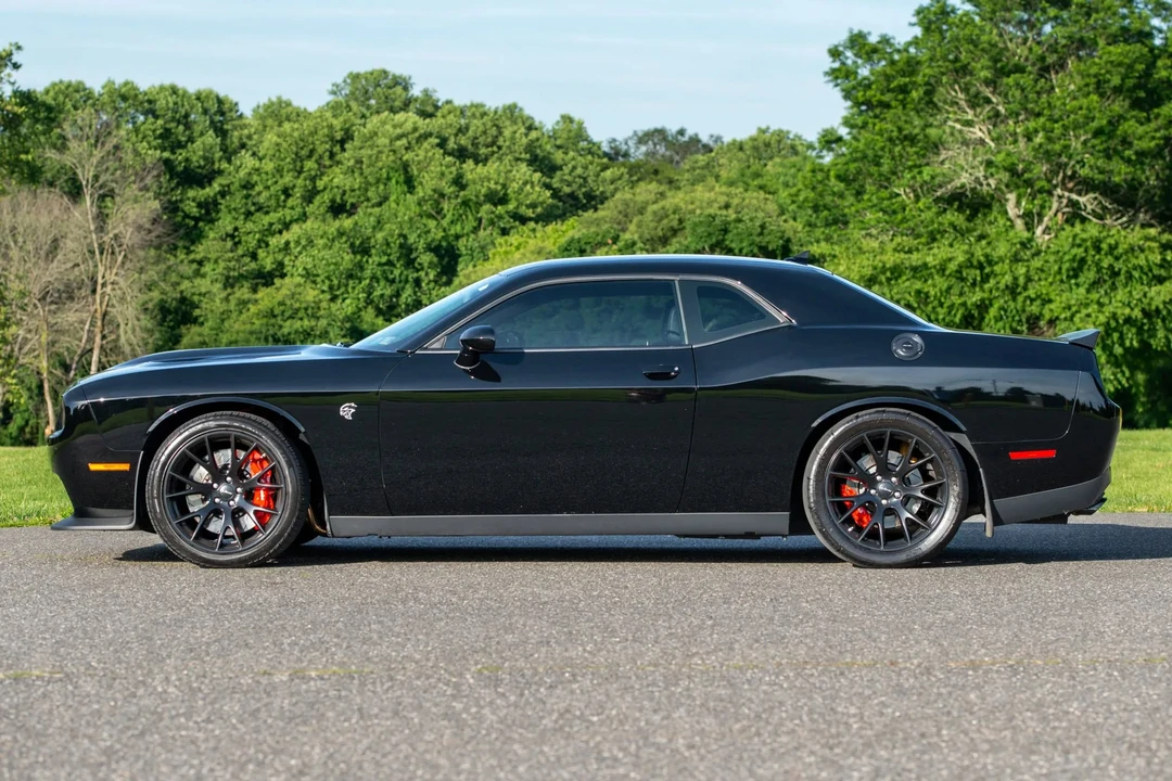 2015 Dodge Challenger SRT Hellcat 3rd Gen - Image 5 of 31