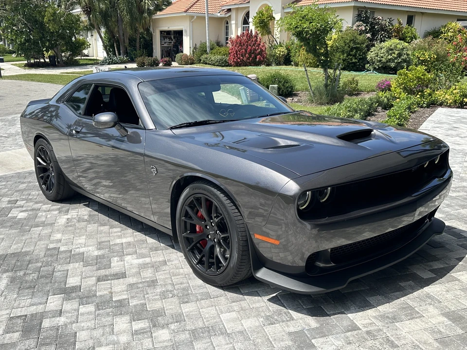 2015 Dodge Challenger SRT Hellcat 3rd Gen - Image 9 of 31