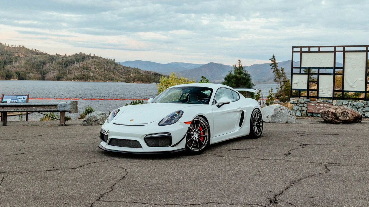 2016 Porsche 981 Cayman GT4 - Image 9 of 31
