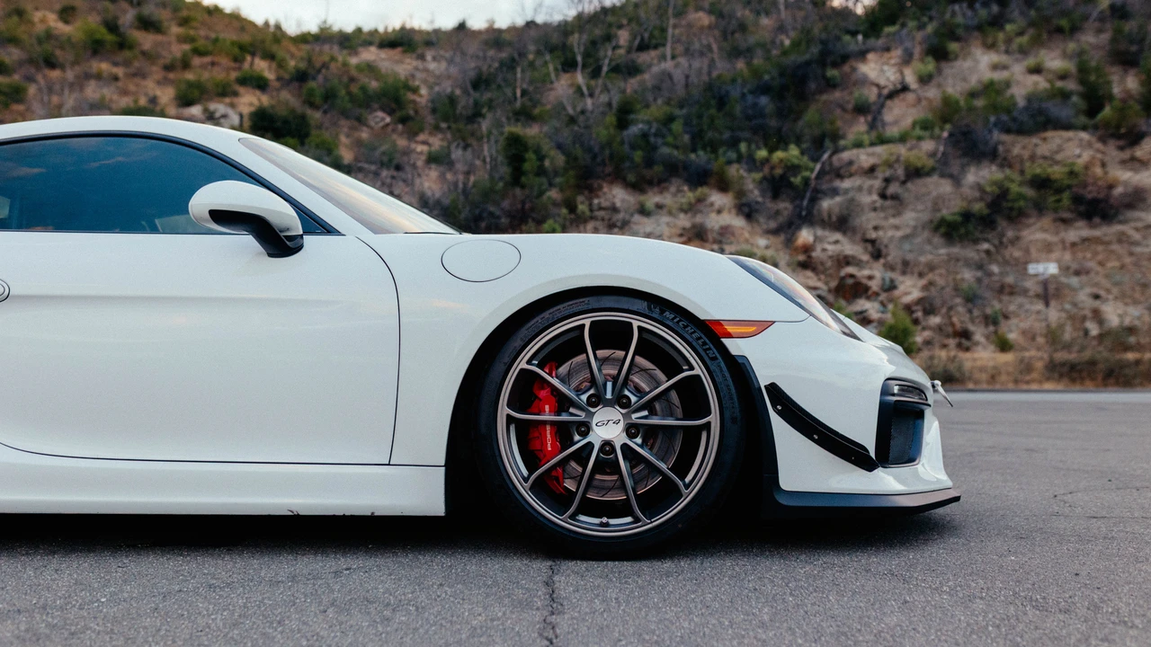 2016 Porsche 981 Cayman GT4 - Image 19 of 31