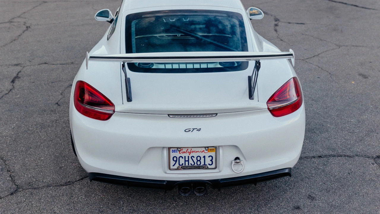 2016 Porsche 981 Cayman GT4 - Image 29 of 31