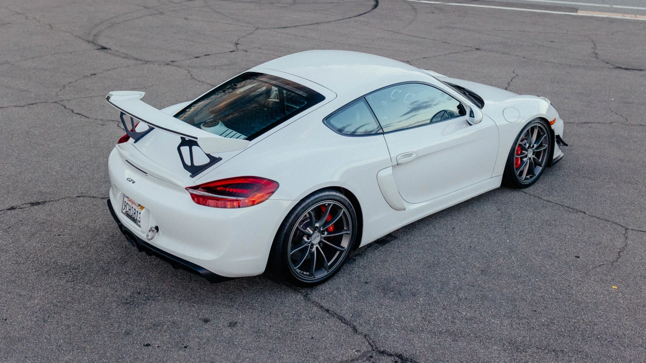 2016 Porsche 981 Cayman GT4 - Image 15 of 31