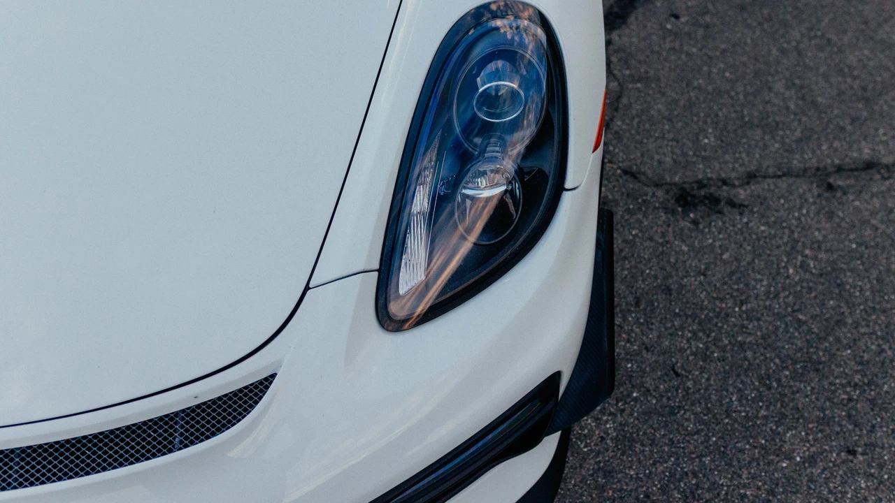 2016 Porsche 981 Cayman GT4 - Image 25 of 31