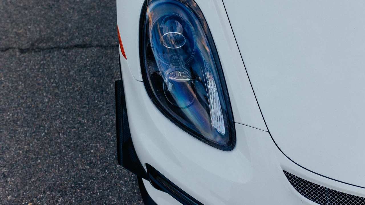2016 Porsche 981 Cayman GT4 - Image 24 of 31