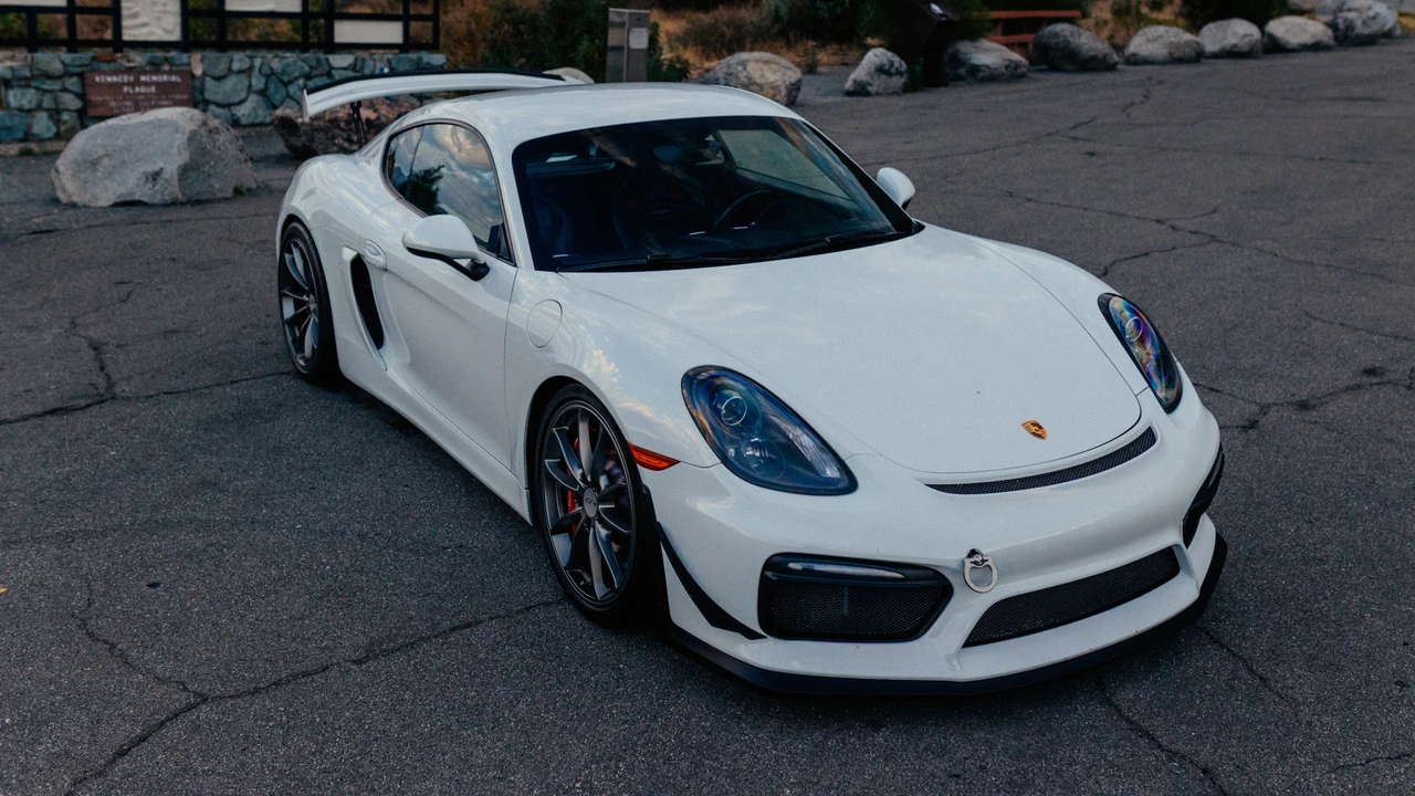 2016 Porsche 981 Cayman GT4 - Image 6 of 31