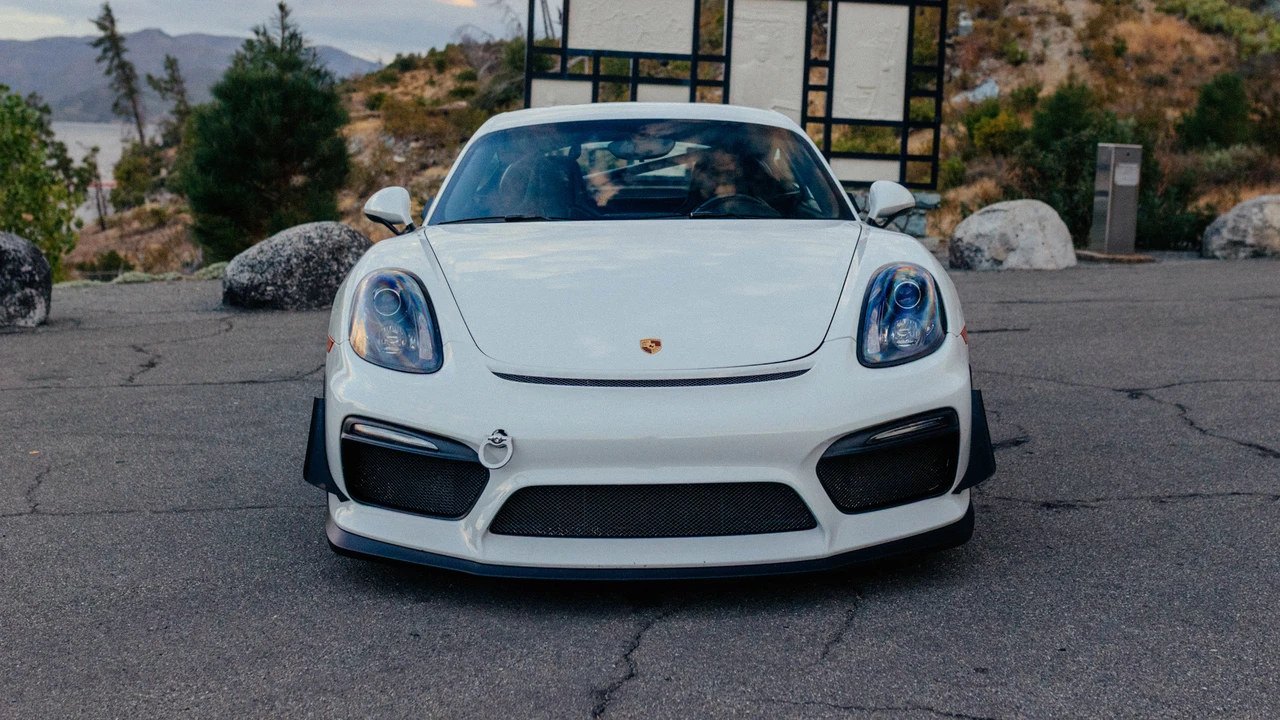2016 Porsche 981 Cayman GT4 - Image 7 of 31
