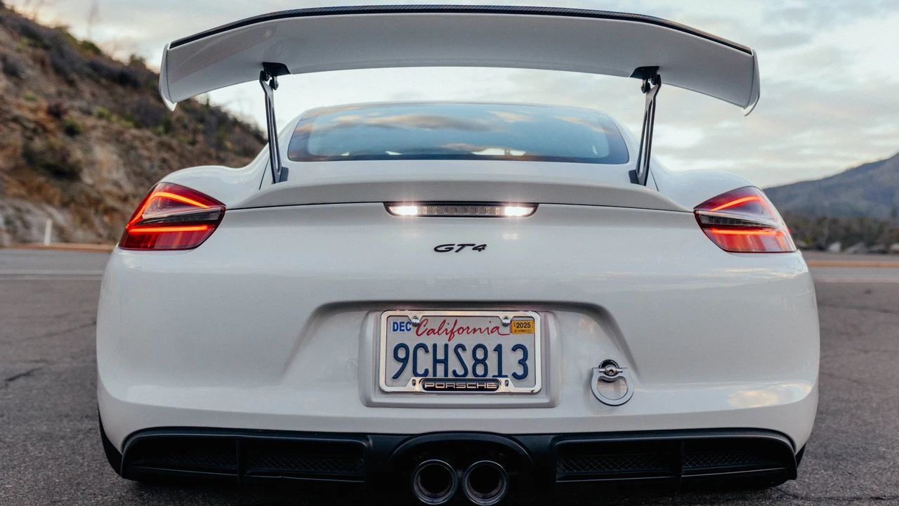 2016 Porsche 981 Cayman GT4 - Image 30 of 31