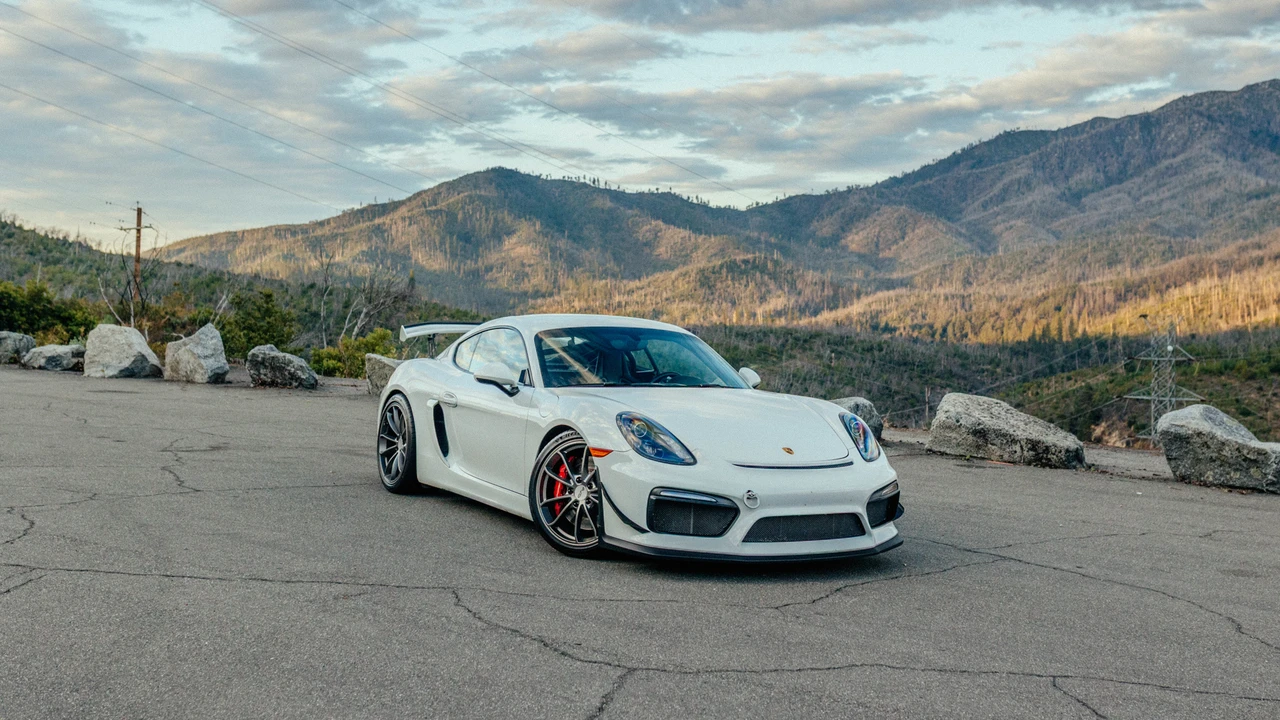 2016 Porsche 981 Cayman GT4 - Image 4 of 31