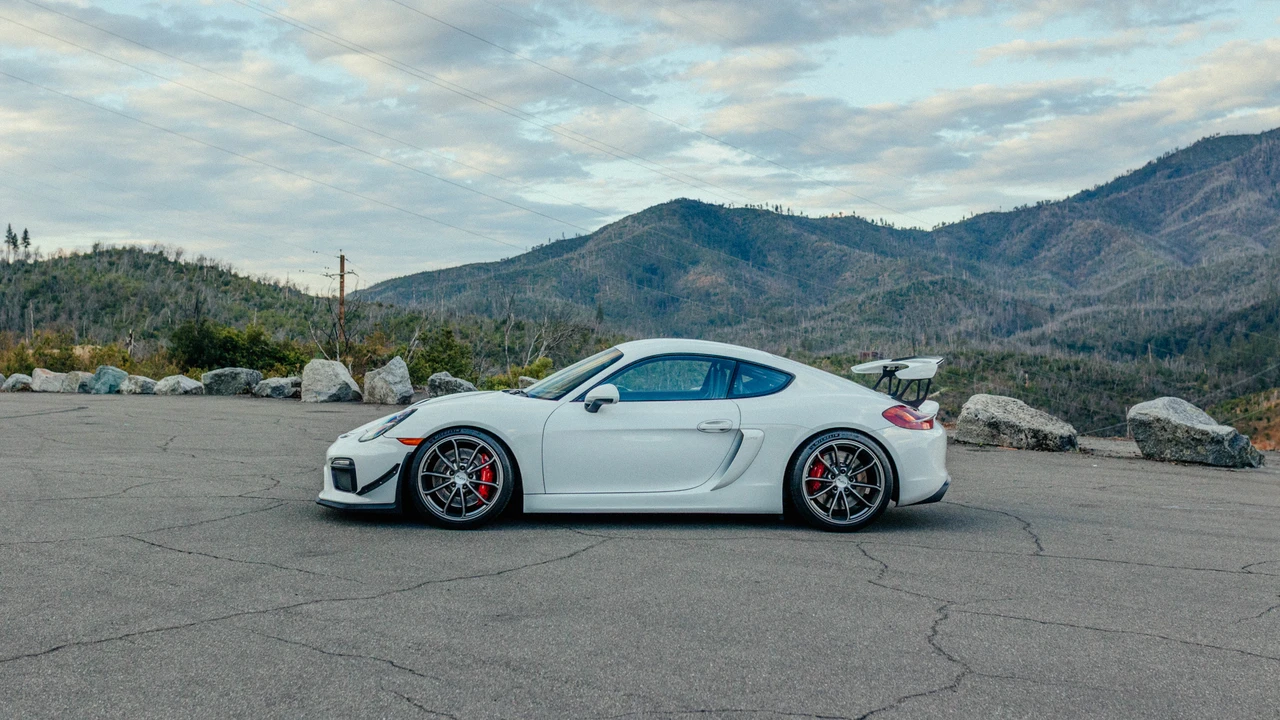 2016 Porsche 981 Cayman GT4 - Image 10 of 31