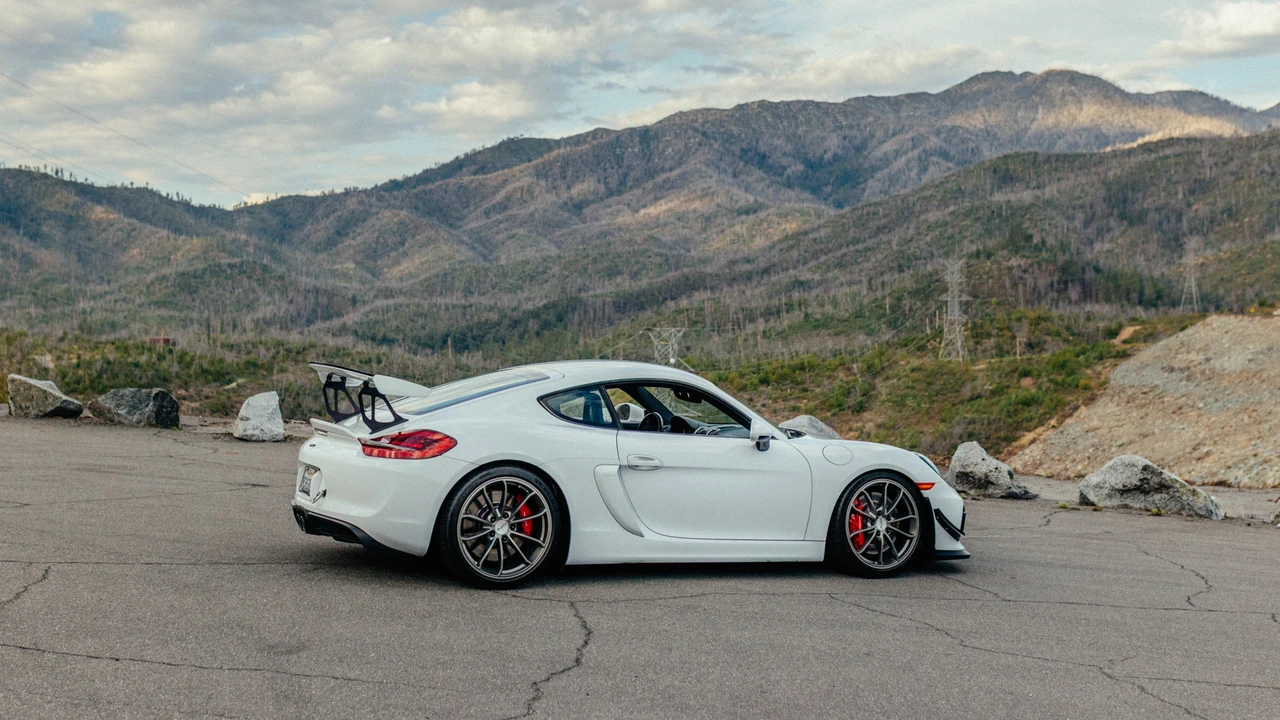 2016 Porsche 981 Cayman GT4 - Image 16 of 31