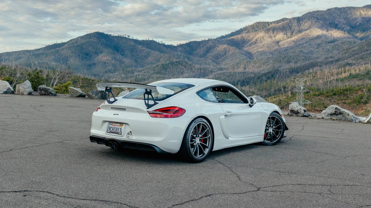 2016 Porsche 981 Cayman GT4 - Image 13 of 31
