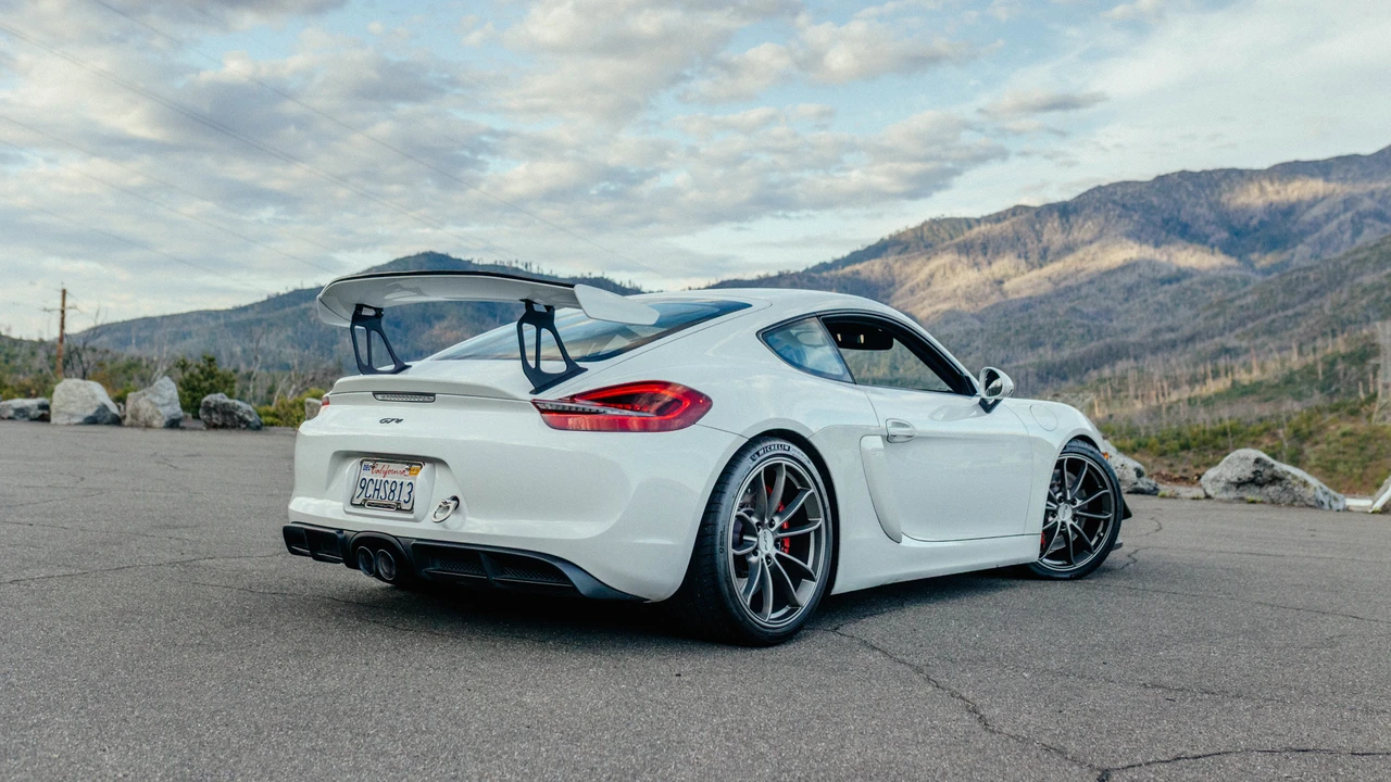 2016 Porsche 981 Cayman GT4 - Image 14 of 31