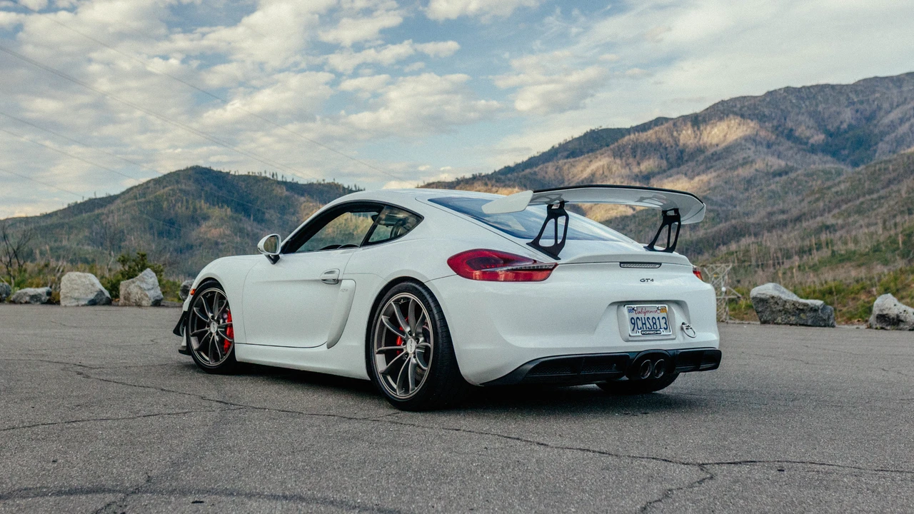 2016 Porsche 981 Cayman GT4 - Image 11 of 31
