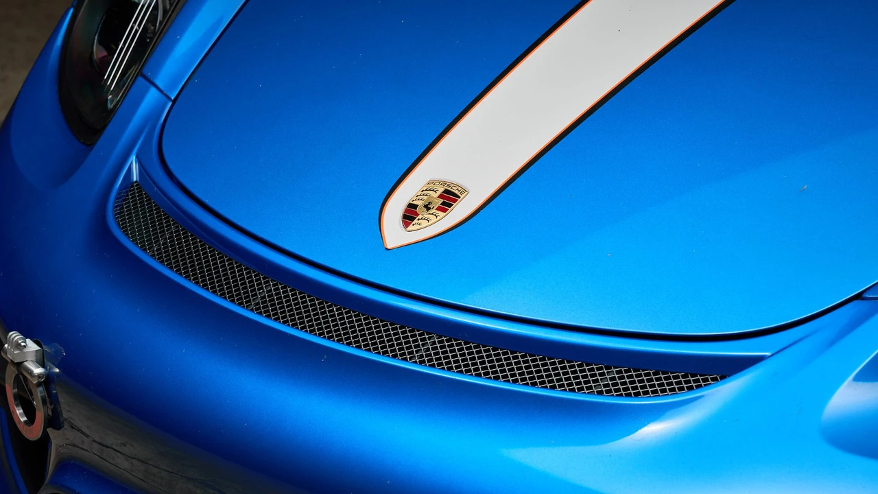 2016 Porsche 981 Cayman GT4 - Image 28 of 31