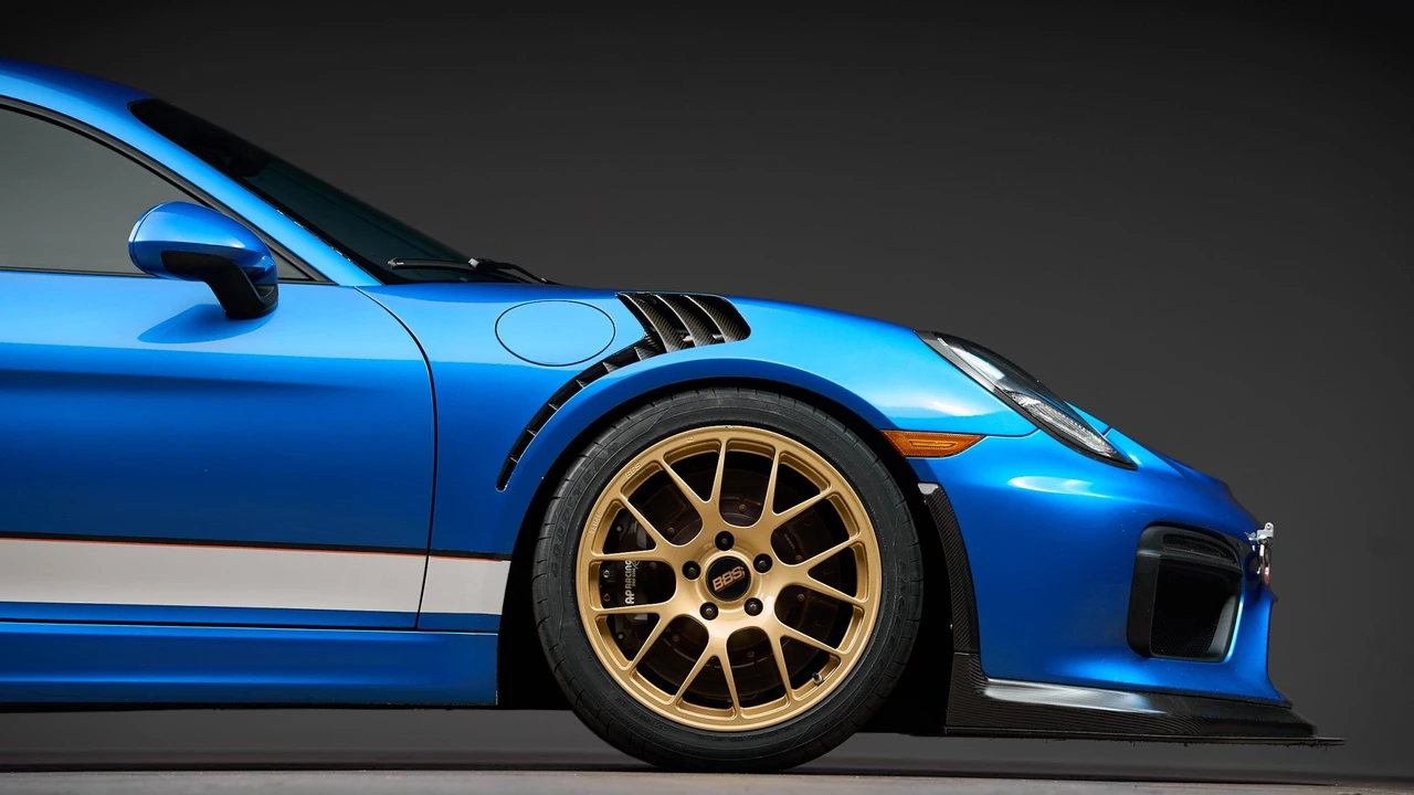 2016 Porsche 981 Cayman GT4 - Image 30 of 31
