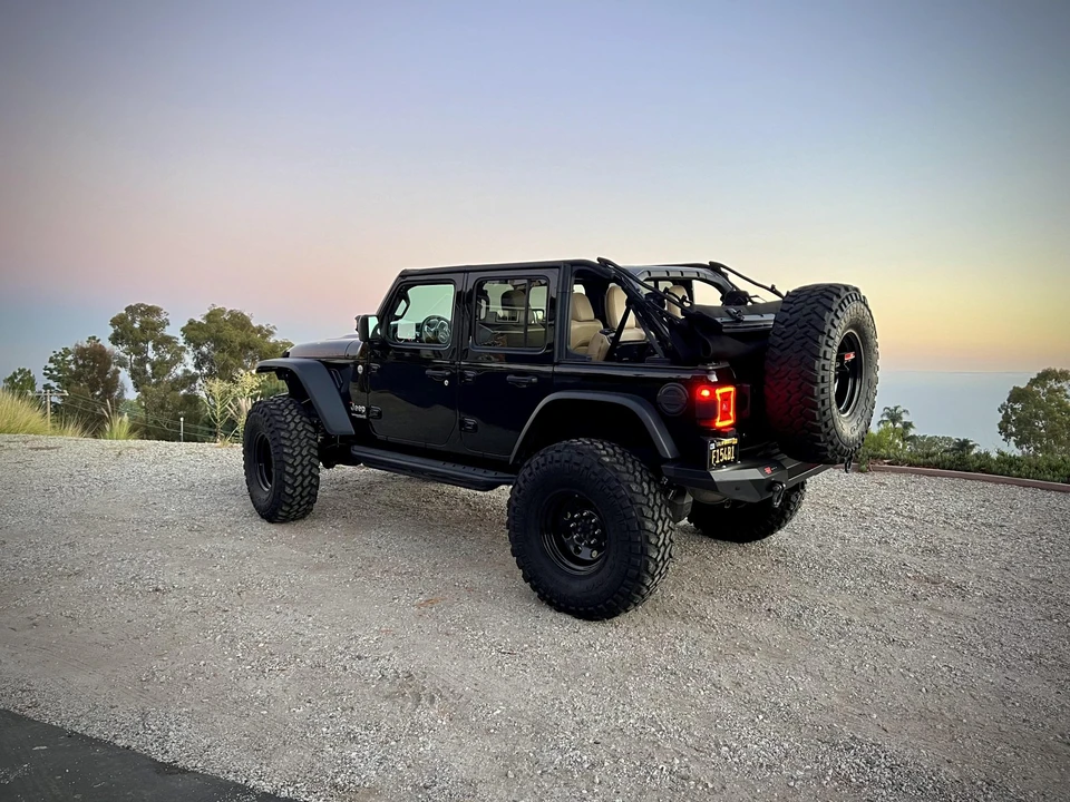 2018 Jeep JL Wrangler - Image 11 of 31