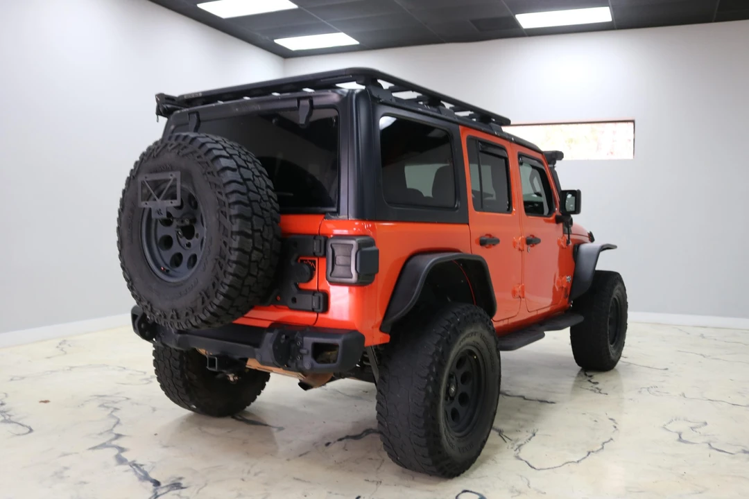 2019 Jeep JL Wrangler - Image 13 of 31