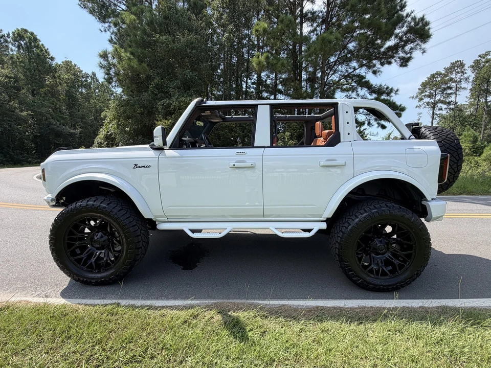 2022 Ford Bronco 6th Gen - Image 15 of 31