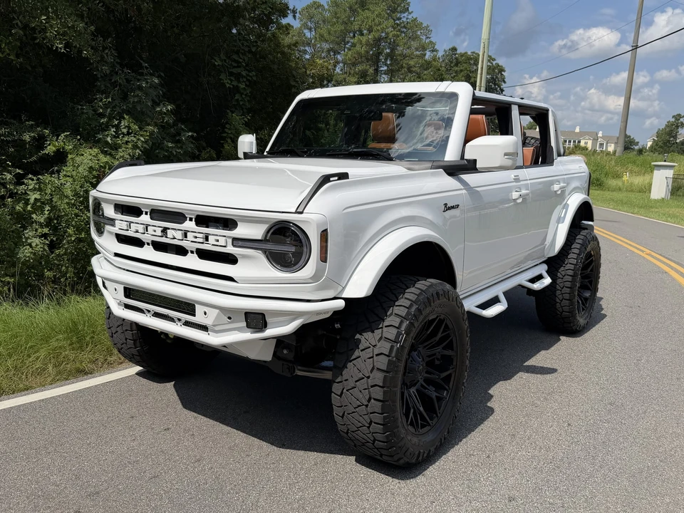 2022 Ford Bronco 6th Gen - Image 9 of 31