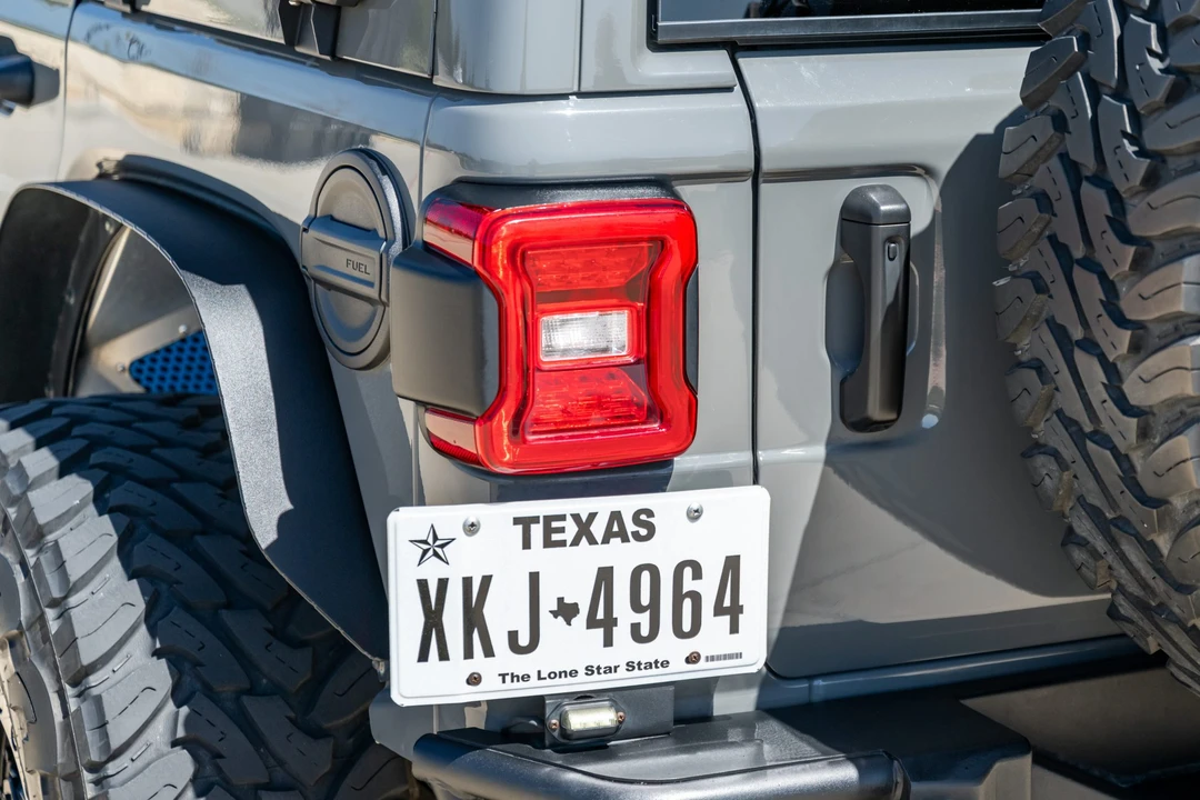 2022 Jeep JL Wrangler - Image 15 of 31