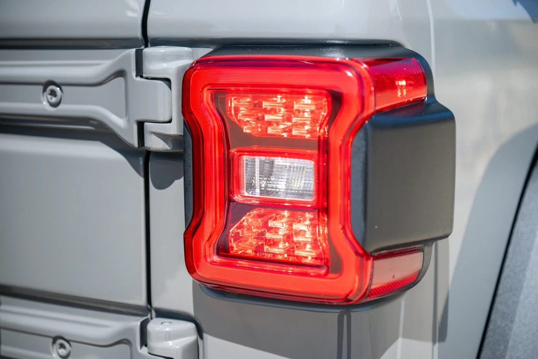 2022 Jeep JL Wrangler - Image 14 of 31