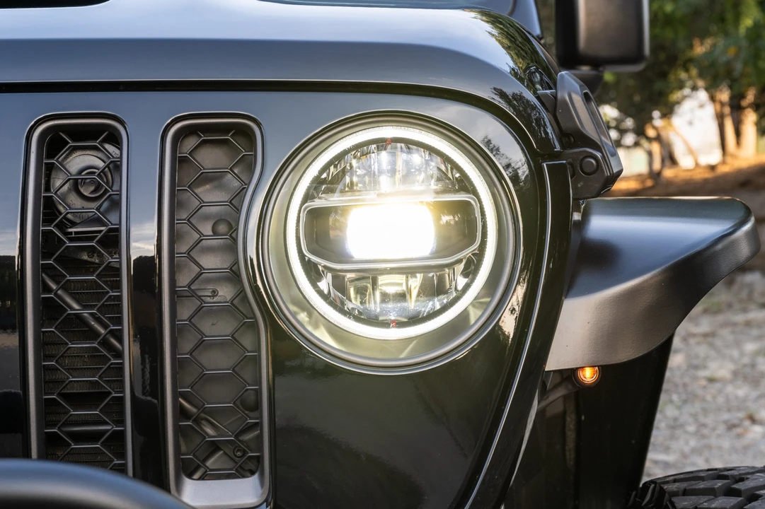 2022 Jeep JL Wrangler - Image 16 of 31