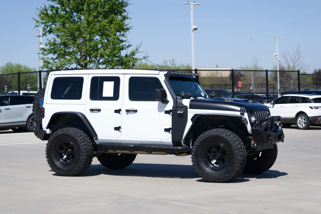 2022 Jeep JL Wrangler - Image 15 of 31