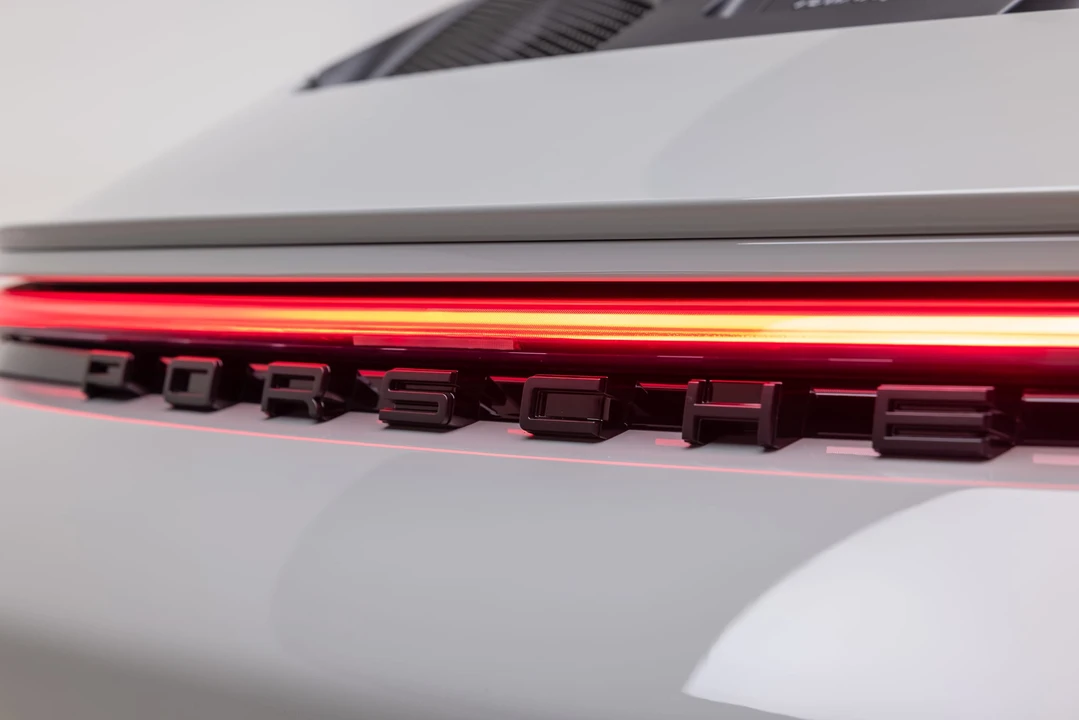 2022 Porsche 992 GT3 Touring - Image 28 of 31