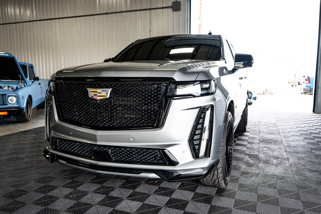 2023 Cadillac Escalade-V 5th Gen - Image 9 of 31