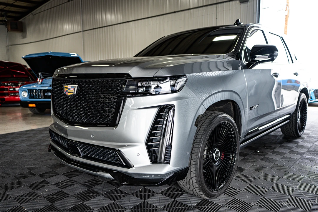 2023 Cadillac Escalade-V 5th Gen - Image 10 of 31