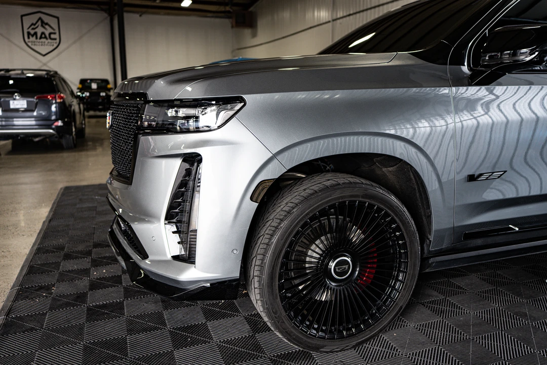 2023 Cadillac Escalade-V 5th Gen - Image 11 of 31