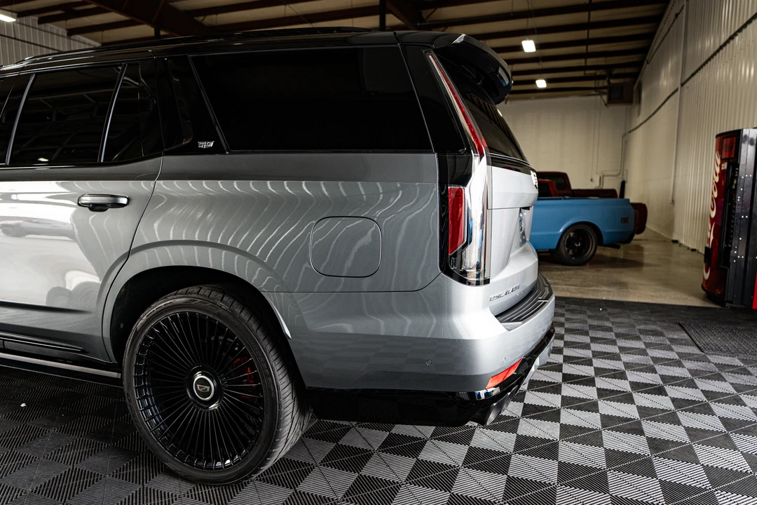 2023 Cadillac Escalade-V 5th Gen - Image 18 of 31