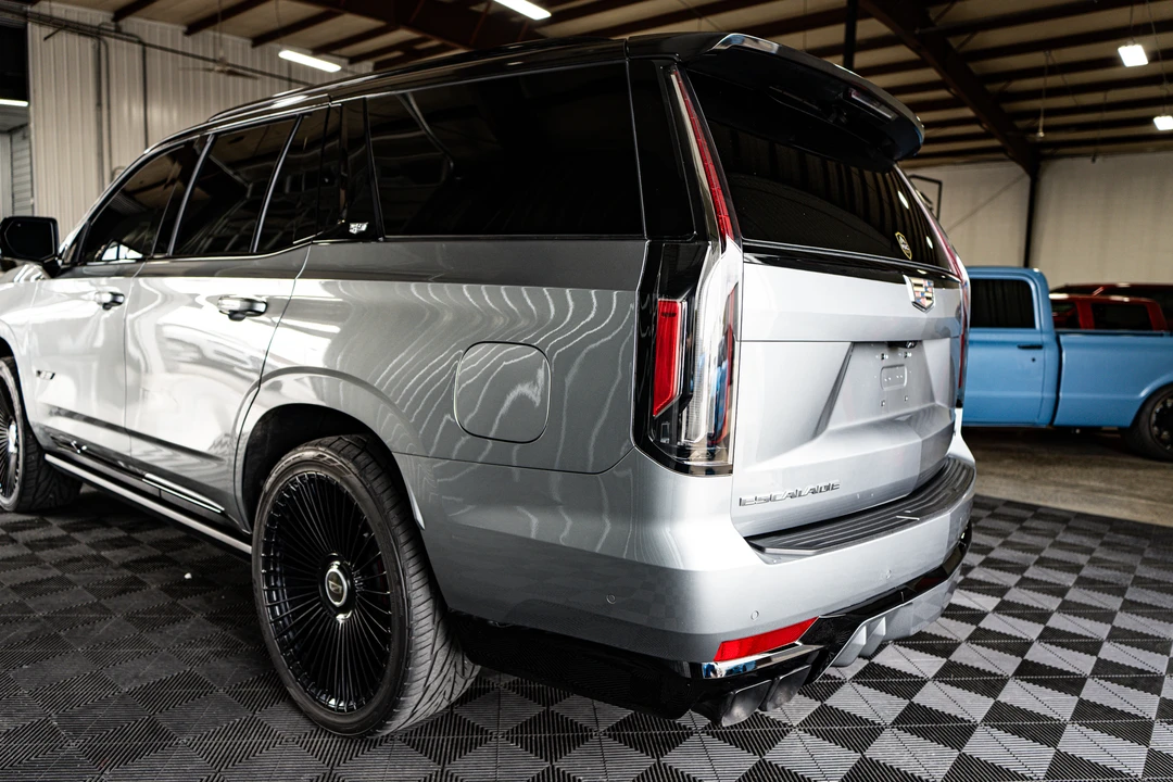 2023 Cadillac Escalade-V 5th Gen - Image 19 of 31