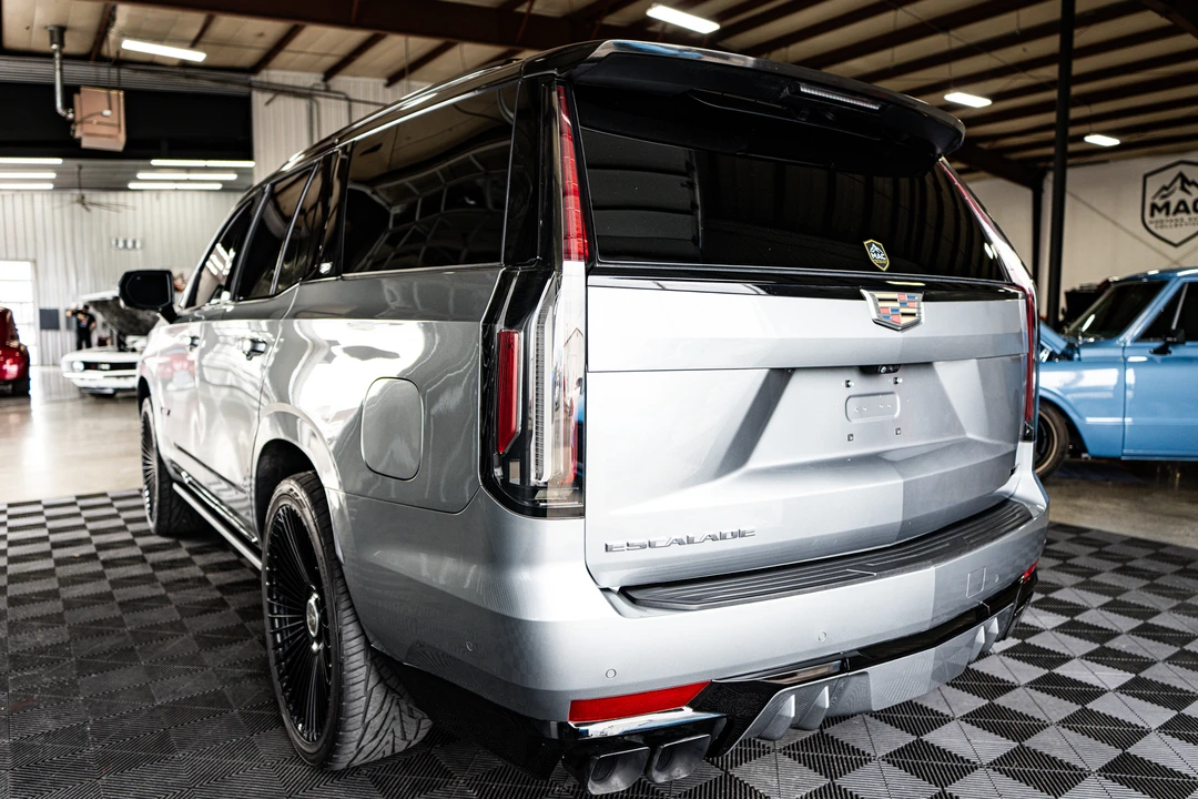 2023 Cadillac Escalade-V 5th Gen - Image 20 of 31