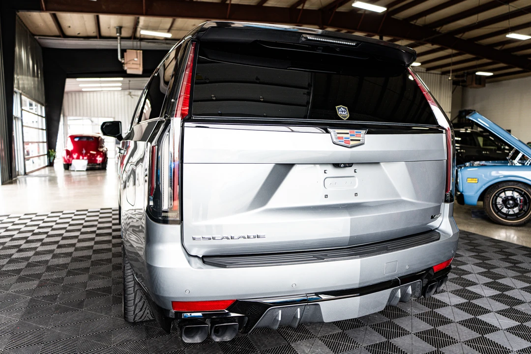 2023 Cadillac Escalade-V 5th Gen - Image 21 of 31