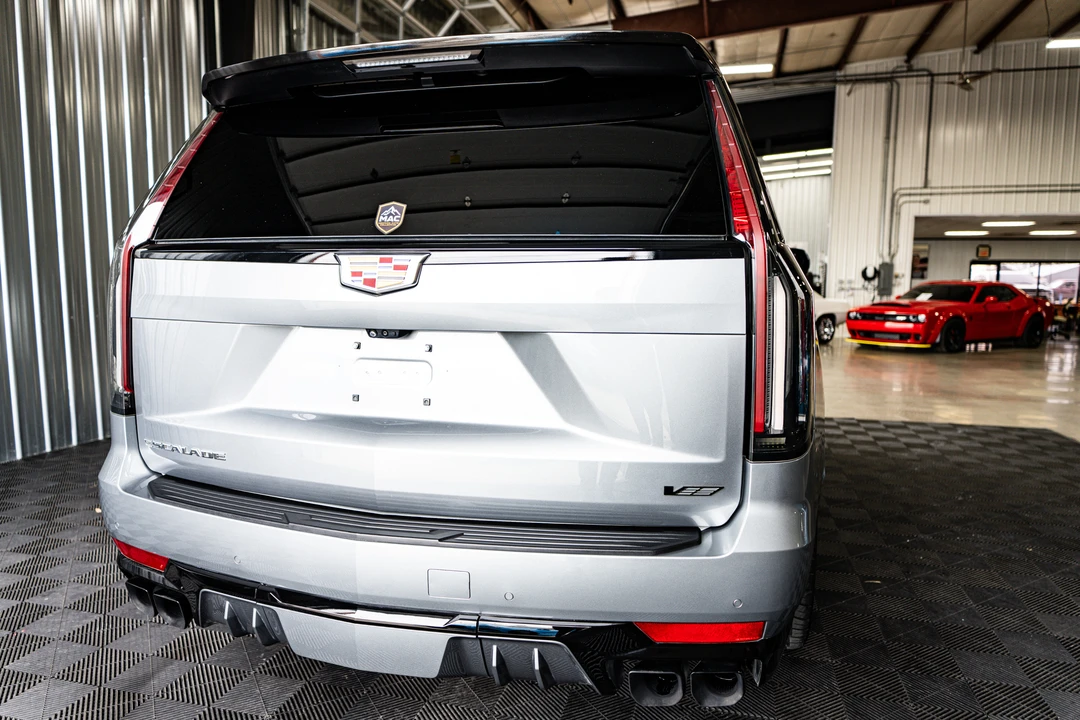2023 Cadillac Escalade-V 5th Gen - Image 24 of 31