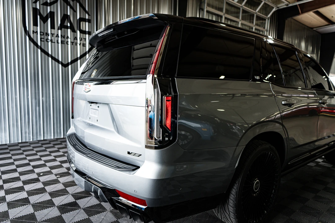 2023 Cadillac Escalade-V 5th Gen - Image 26 of 31