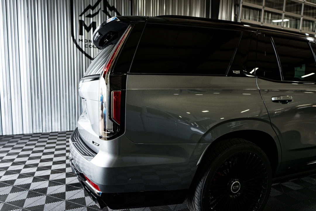 2023 Cadillac Escalade-V 5th Gen - Image 27 of 31