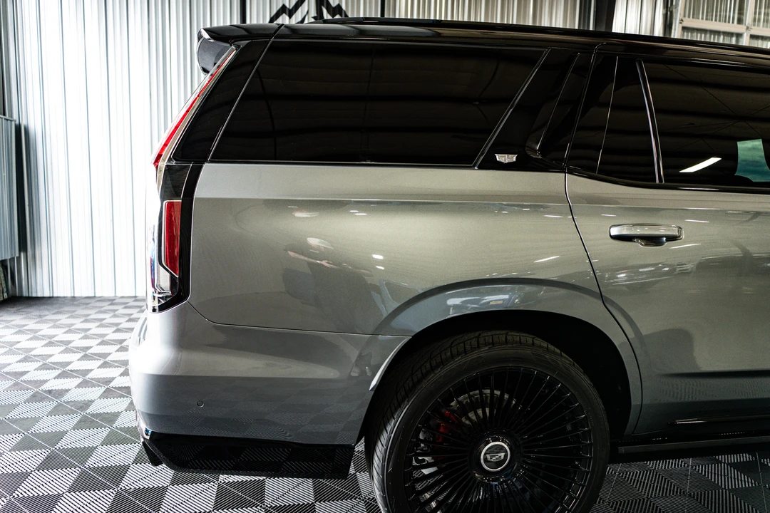2023 Cadillac Escalade-V 5th Gen - Image 28 of 31