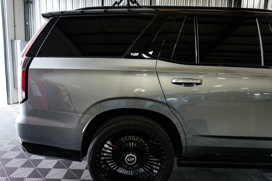 2023 Cadillac Escalade-V 5th Gen - Image 29 of 31