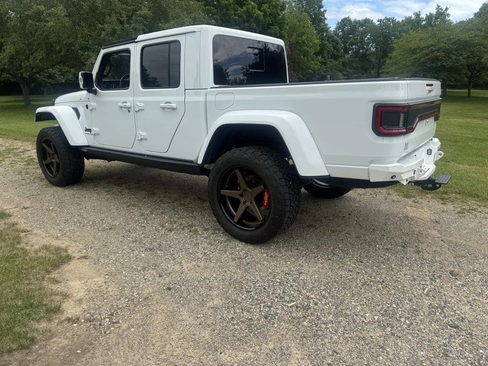2023 Jeep JT Gladiator - Image 10 of 31