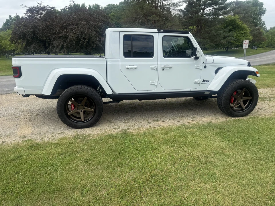 2023 Jeep JT Gladiator - Image 5 of 31