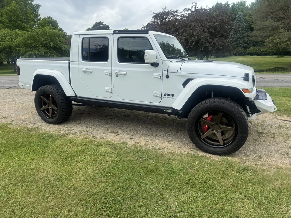 2023 Jeep JT Gladiator - Image 4 of 31