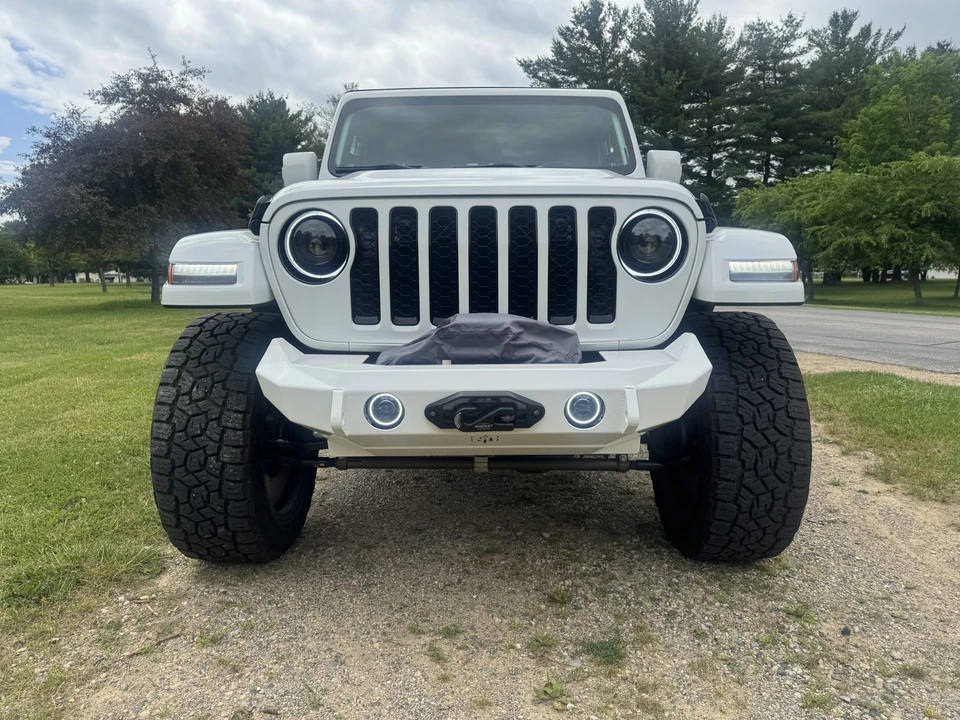 2023 Jeep JT Gladiator - Image 2 of 31