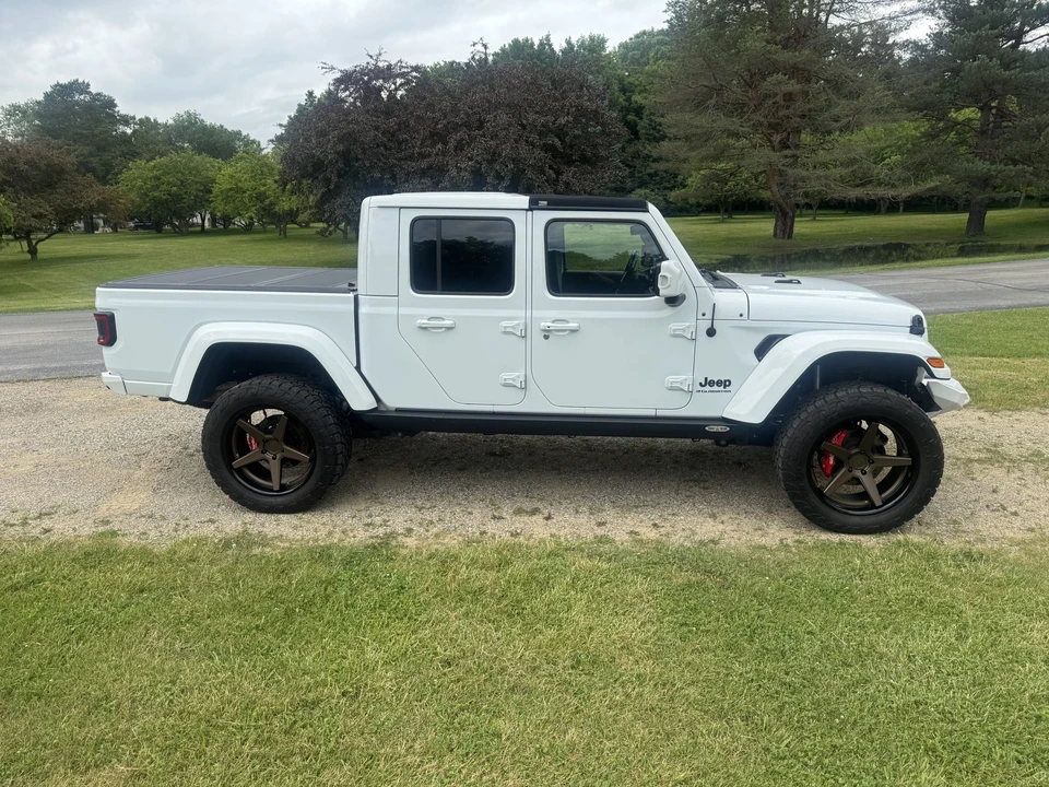 2023 Jeep JT Gladiator - Image 16 of 31
