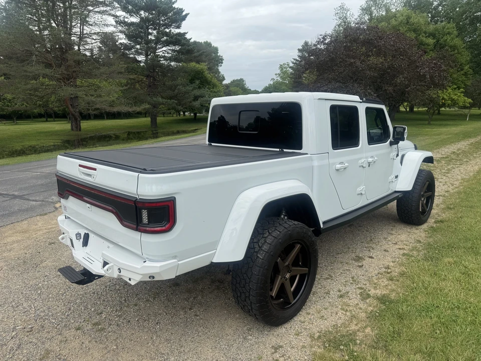 2023 Jeep JT Gladiator - Image 17 of 31
