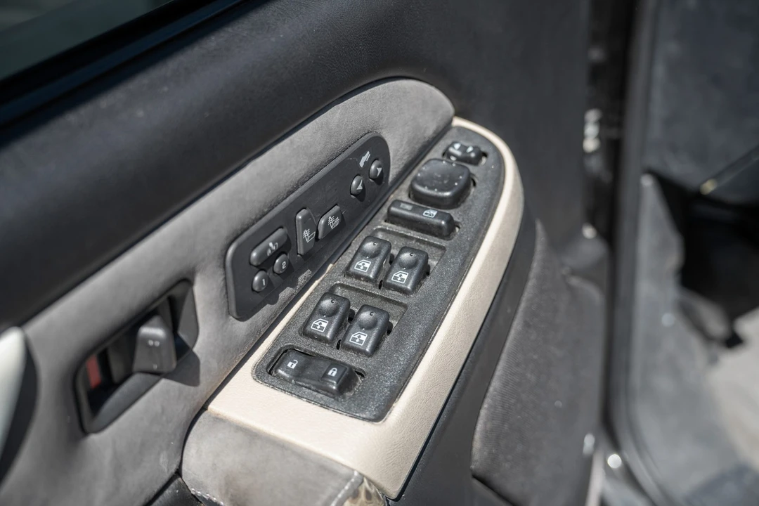 2003 Cadillac Escalade & EXT 2nd Gen - Image 28 of 31