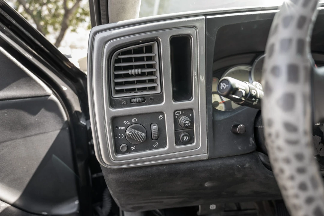 2003 Cadillac Escalade & EXT 2nd Gen - Image 27 of 31